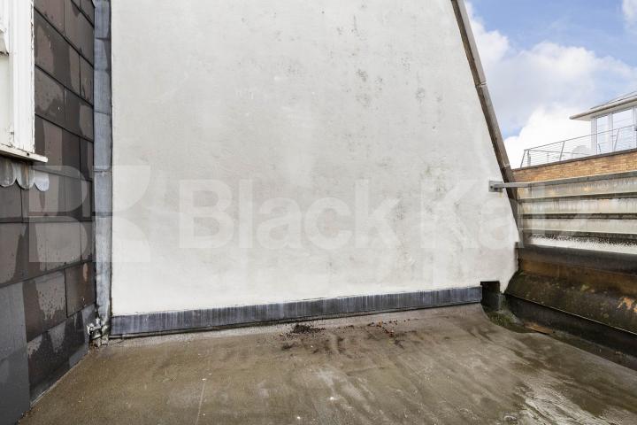 modern and bright 1 bedroom within a office conversion with a private terrace Berry Street, Clerkenwell